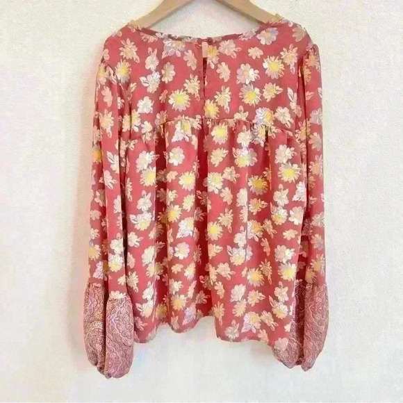 NWT Evsie Girls Floral Smocked Chest Bell Sleeve Blouse Size Large - Picture 3 of 10